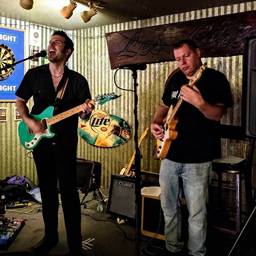 Live music, dgital jukebox and dance floor